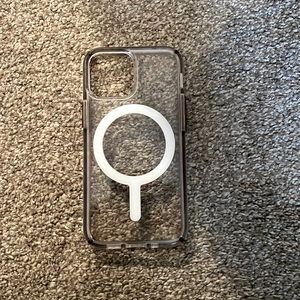phone case that has a built in wireless charging circle